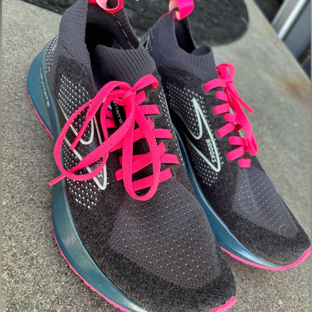Brooks levitate stealth-fit neutral running shoes